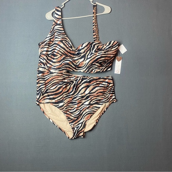 NEW LYSA Sexy PLUS Size 3X Tiger Print Cutout Swimsuit with Chain Accent - Picture 3 of 12